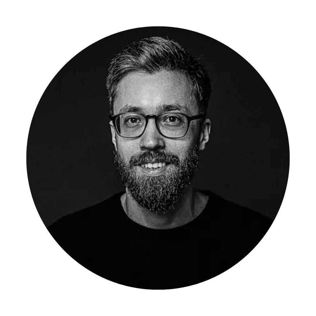 <p class="text-center"><span class="color-primary"><strong>Simon Deussen</strong></span></p><p class="text-center">Managing Partner</p><p class="text-center">control-f</p>
